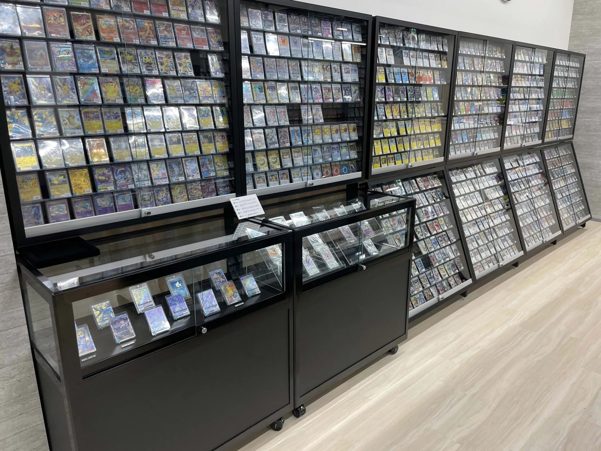 card store display case QTYORD Case, Aluminum 34" L x 22" W Glass Display for Cards, XL Large Table Top Display Case with Lock, Portable Trade Show for Jewelry MTG Cards Collectible Compact size fits perfectly on tables White Double Sided Sports Card
